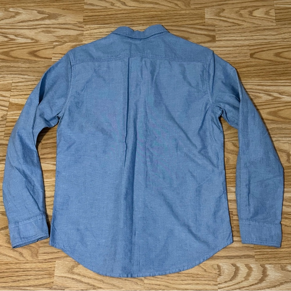 ⸻

Levi’s Button-Down Shirt - Picture 3 of 15